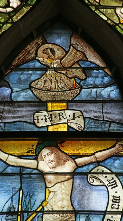 Ventana que representa al pelícano alimentando a sus crías, símbolo de la Crucifixión (detalle) de French School